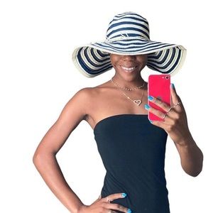 Vintage Women’s Blue/White Casual Striped Sun Hat